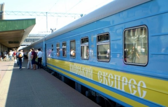На Троицу и День Конституции назначен дополнительный поезд Киев