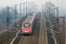 Электропоезд ETR 400 06 «Frecciarossa 1000». Высокоскоростная железная дорога Милан - Болонья.